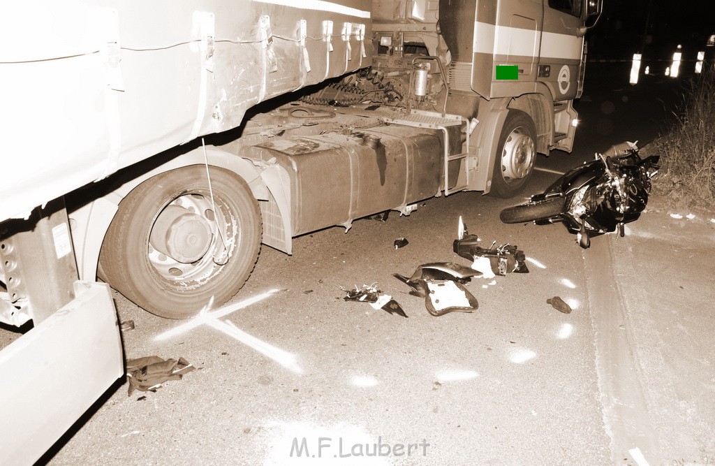 Schwerer Motorrad Unfall Feldkassel Robert Boschstr Edsel Fordstr P095.JPG - Miklos Laubert